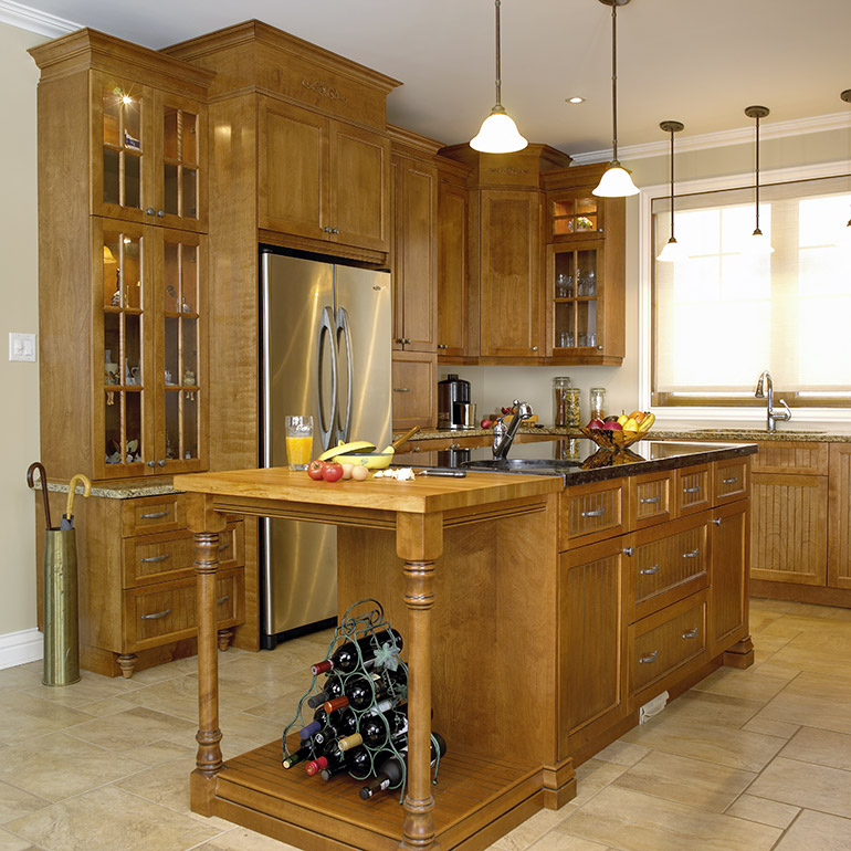 Cuisines Beauregard | Country style kitchen and island with decorative moulding